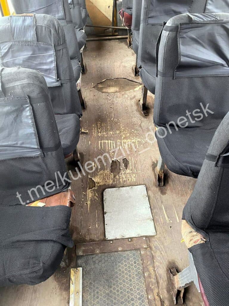 В окупованому Донецьку влаштували перевірку по залатаних з усіх боків автобусах (фото)