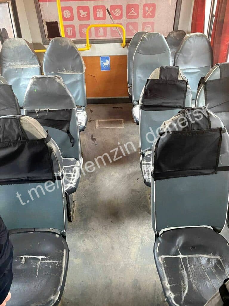 В окупованому Донецьку влаштували перевірку по залатаних з усіх боків автобусах (фото)