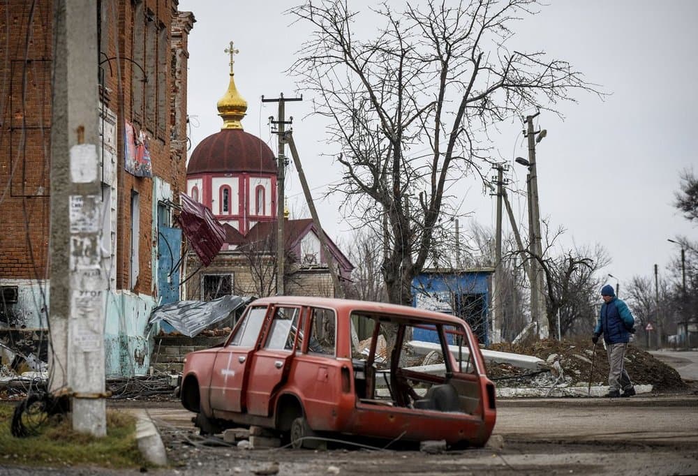 Росіяни вдарили по центру Дробишеве на Лиманщині у момент прибуття великого гуманітарного вантажу