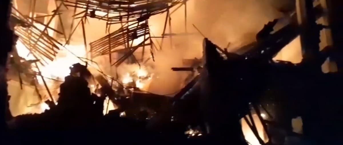 Рятувальники ліквідували наслідки обстрілу та допомогли чоловіку після обстрілу в Костянтинівці (відео)