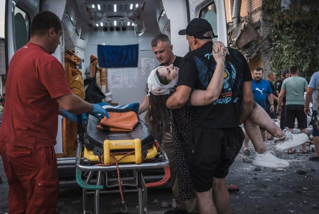 У нацполіції нагадати історію поліцейського Володимира Нікуліна, який допоміг врятувати матеріал для фільму з Оскаром "20 днів у Маріуполі"