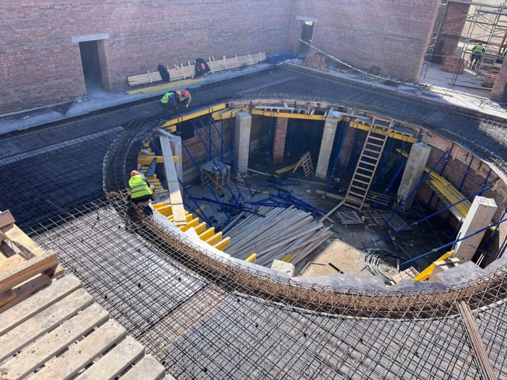 Міськрада показала, як виглядає зруйнований ворогом Маріупольський драмтеатр в окупації (фото)