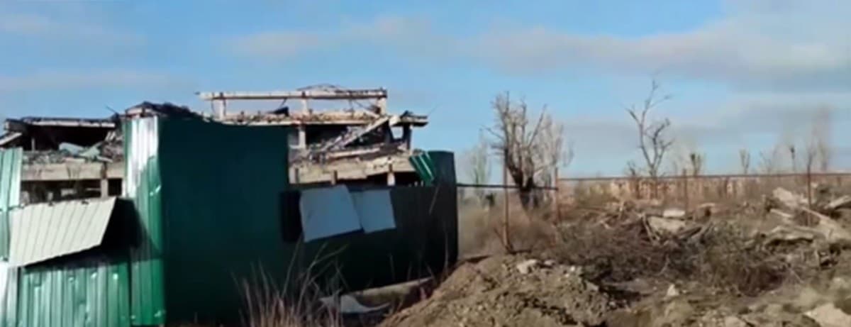 Міськрада показала зруйнований загарбниками бульвар у Лівобережному районі Маріуполя (відео)