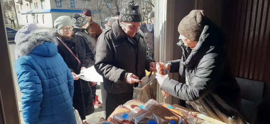 ООН привезла у Селидове 4000 свіжих буханців хліба