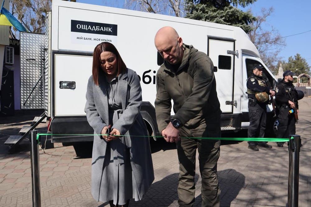 На Донеччині відкрили оновлене мобільне відділення Ощадбанку