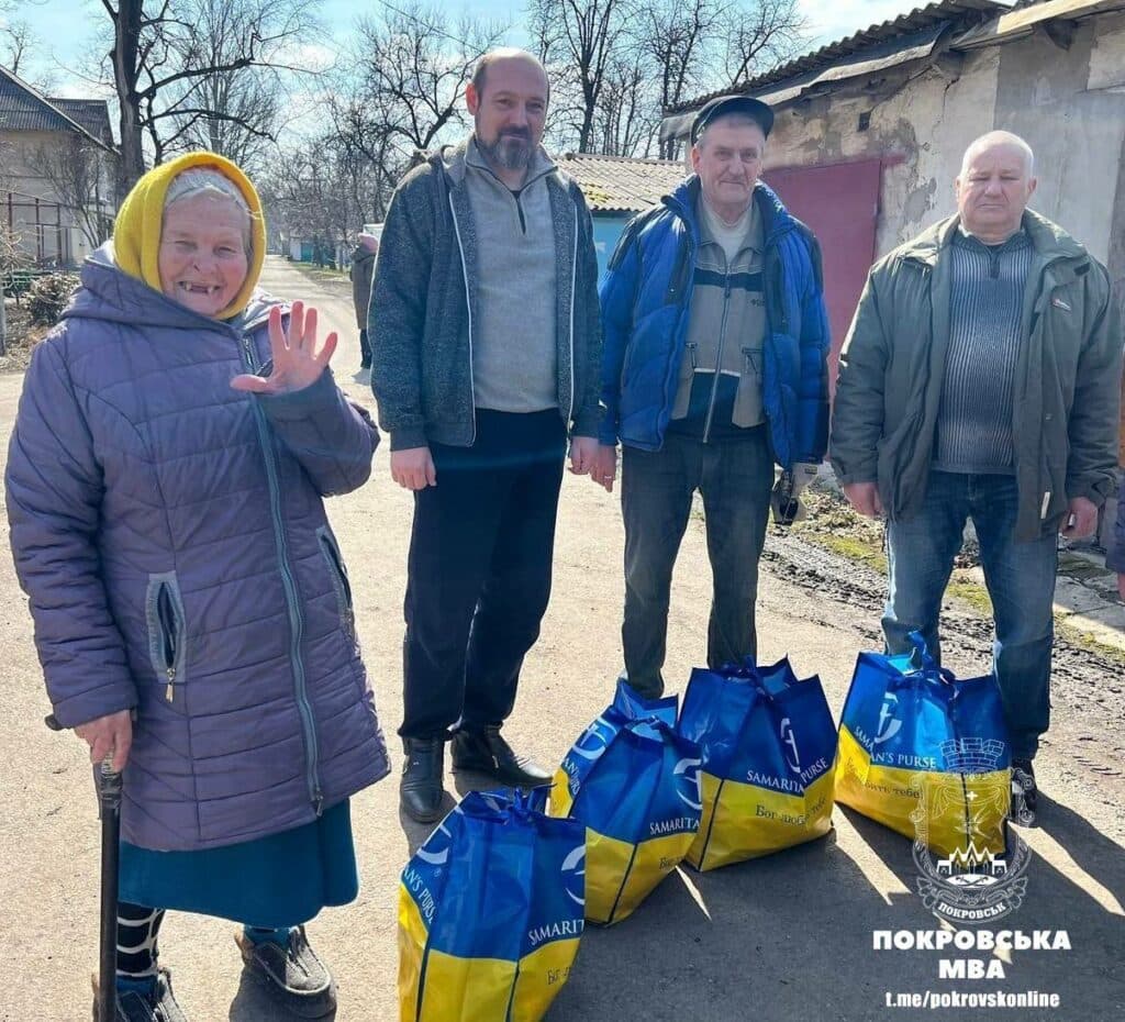 Мешканці Покровської громади отримали продуктові набори від благодійників (фото)