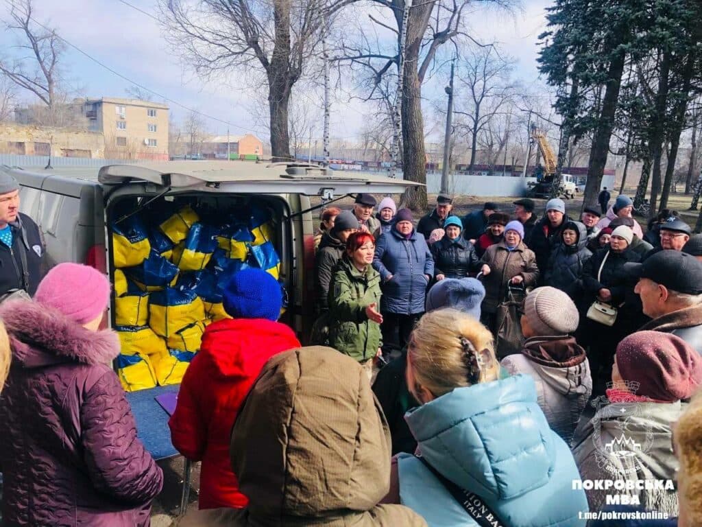 Мешканці Покровської громади отримали продуктові набори від благодійників (фото)