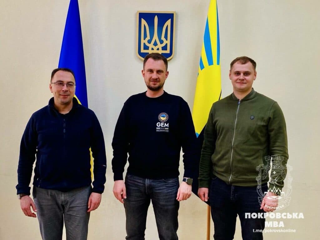 У пошкоджених будинках Покровська встановили майже 4 тисячі вікон від "GEM"
