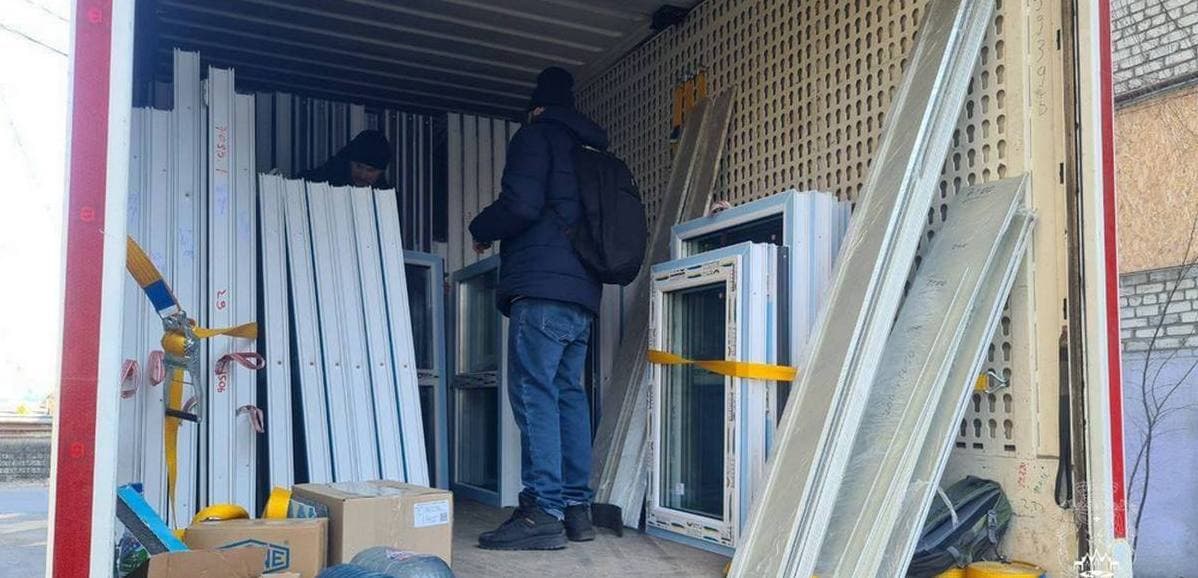 Від GEM у Покровськ надійшла нова партія вікон для постраждалих домогосподарств (фото)