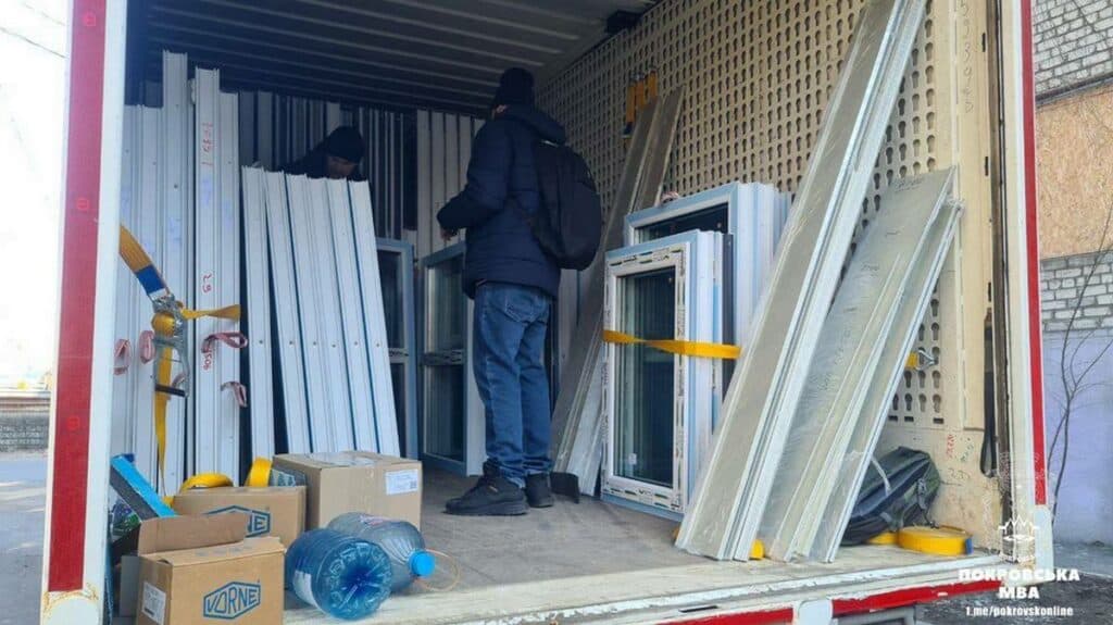 Від GEM у Покровськ надійшла нова партія вікон для постраждалих домогосподарств (фото)