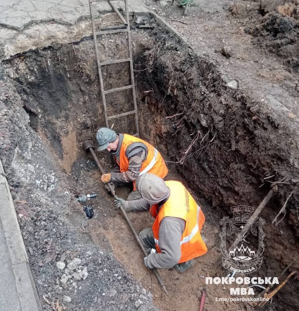 У Покровську відновлюють комунікації водопостачання (фото)