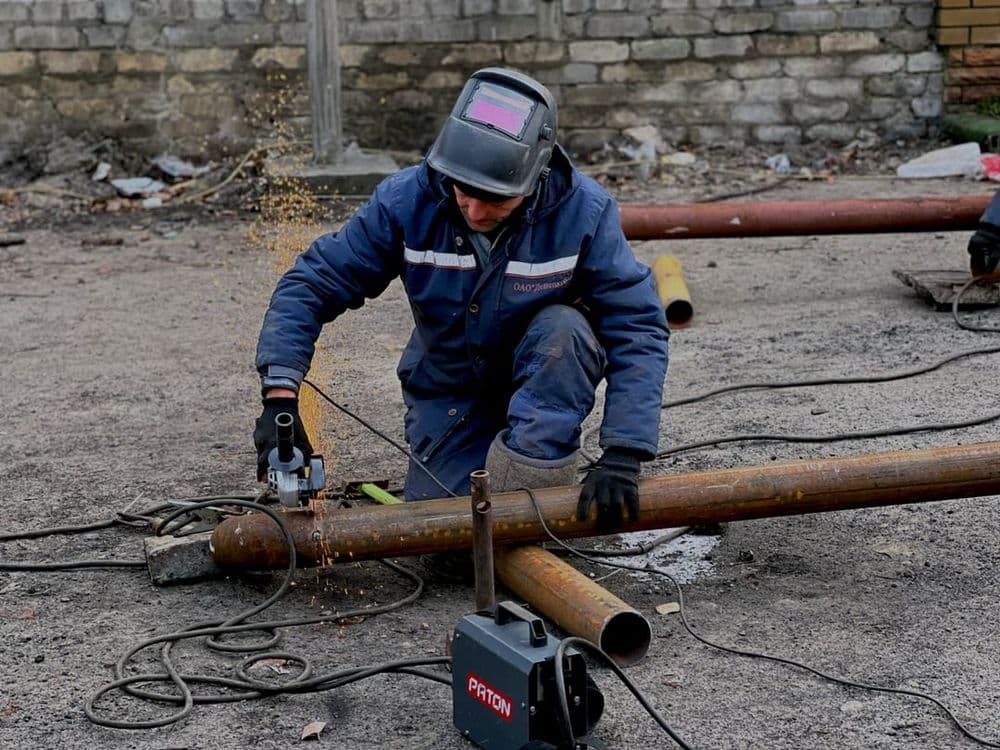 У Покровську після ворожого обстрілу почалась пожежа на газогоні