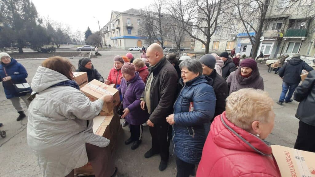 У Селидовому 200 людей похилого віку 80+ отримали продуктові набори (фото)