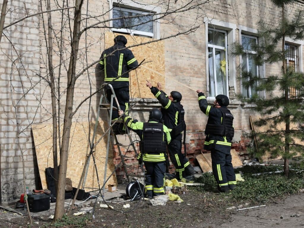 Керівник Донецької ОВА оглянув місце нічного удару ворога по Селидівській громаді (фото)