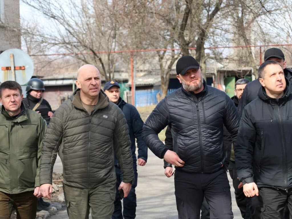 Керівник Донецької ОВА оглянув місце нічного удару ворога по Селидівській громаді (фото)