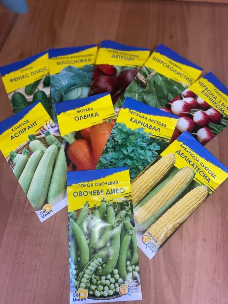 Жителі Селидового отримали "Насіння Перемоги" від міжнародної благодійної організації World Central Kitchen (фото)