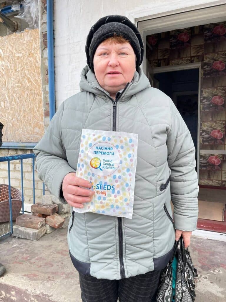 Жителі Селидового отримали "Насіння Перемоги" від міжнародної благодійної організації World Central Kitchen (фото)