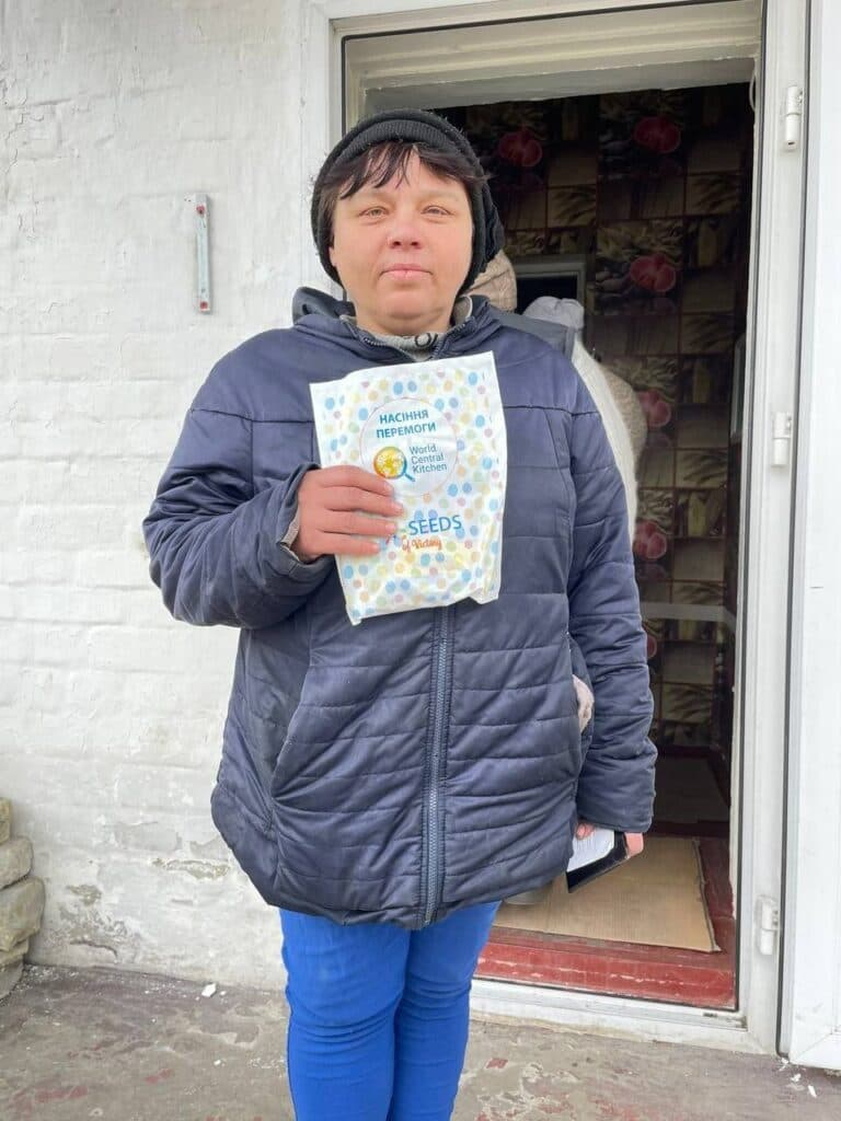 Жителі Селидового отримали "Насіння Перемоги" від міжнародної благодійної організації World Central Kitchen (фото)