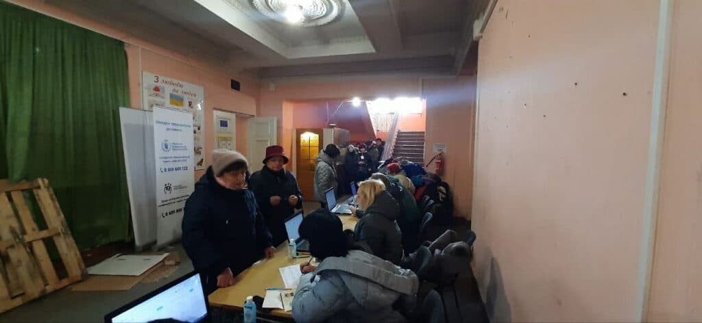 У Селидівській громаді триває видача гуманітарної допомоги людям похилого віку (фото)