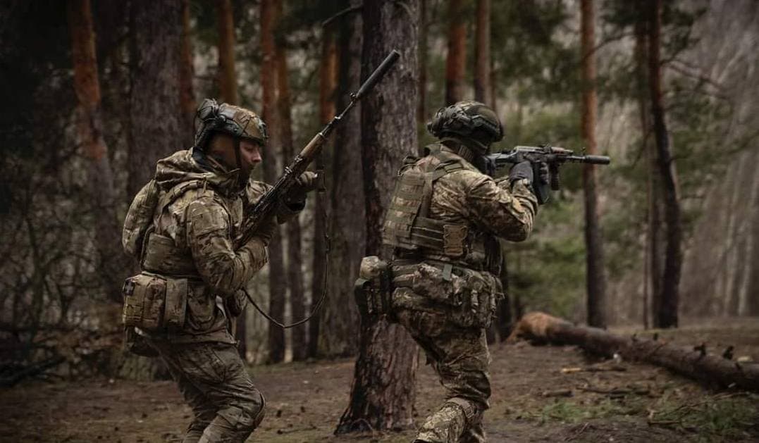 На Бахмутському та Авдіївському напрямках українські захисники відбили 14 атак ворога