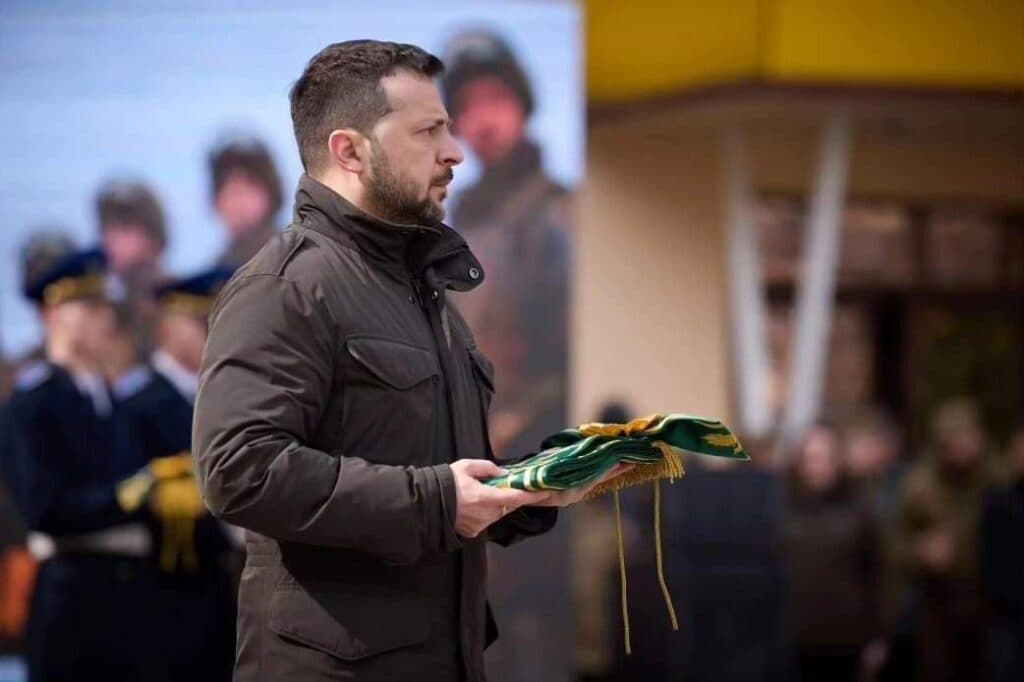 Зеленський нагородив почесною відзнакою "За мужність та відвагу" бригаду НГУ "Буревій", що боронить Луганщину (фото)