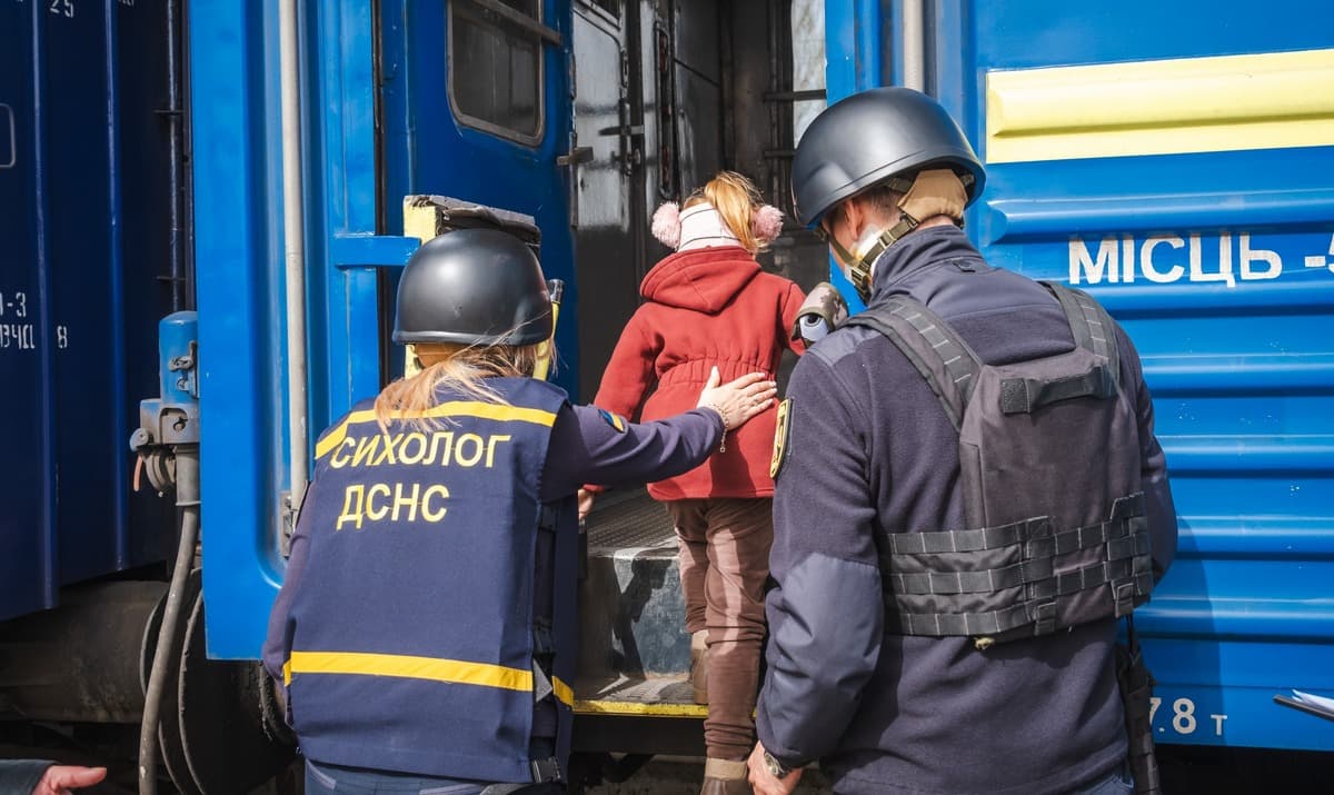 З Донеччини евакуювали ще 16 дітей