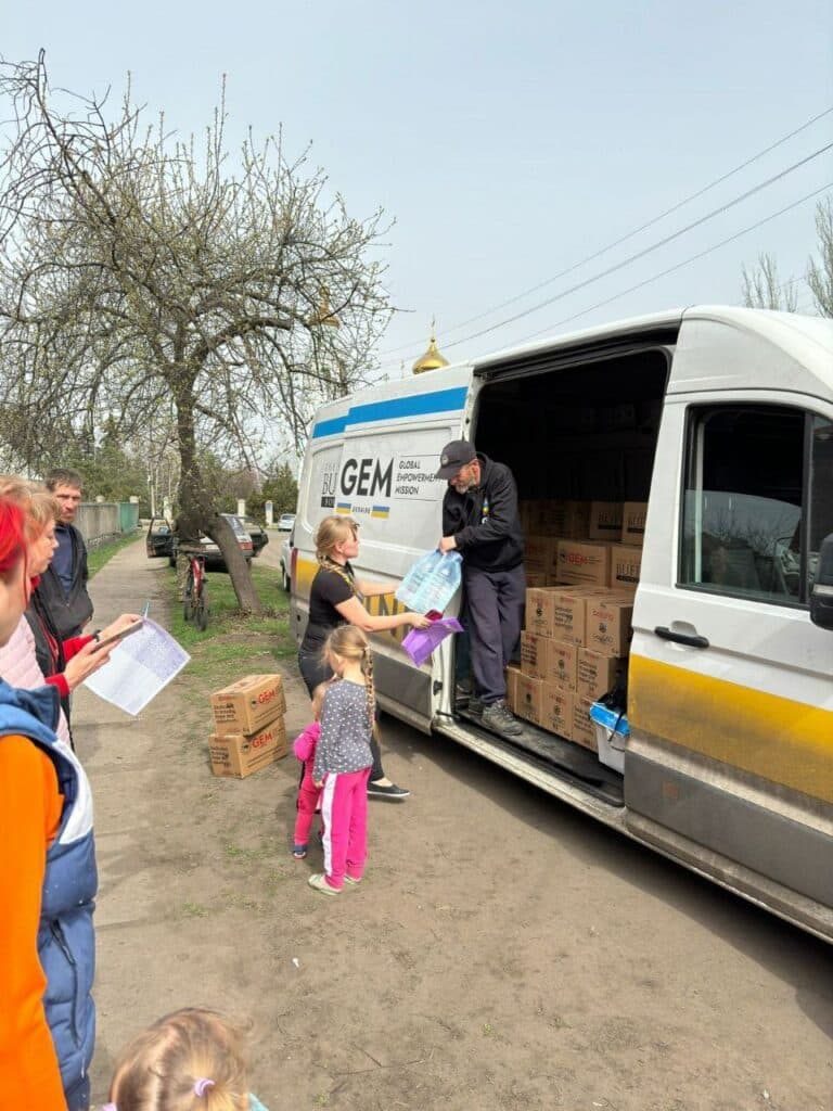 На Донеччині мешканцям громад продовжують надавати гуманітарну допомогу