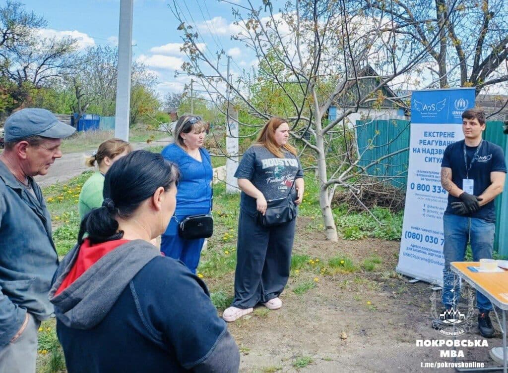 Ворог вдарив ракетою "Гром" по Першотравневому старостинському округу на Донеччині, пошкоджено 15 будинків