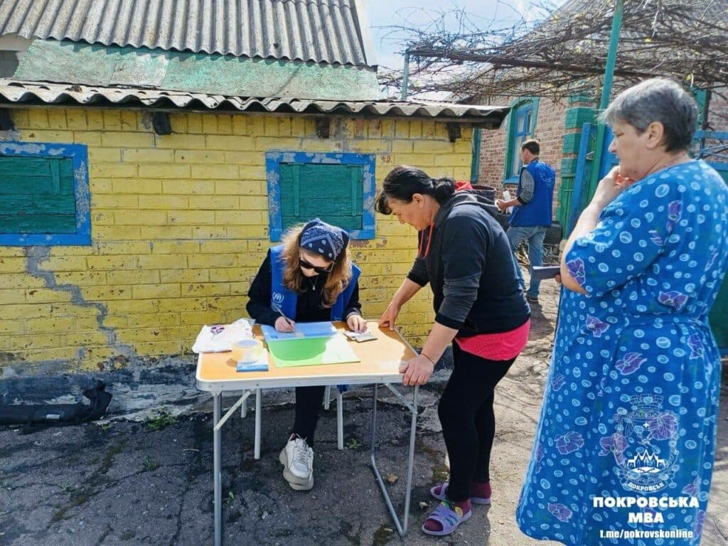 Ворог вдарив ракетою "Гром" по Першотравневому старостинському округу на Донеччині, пошкоджено 15 будинків