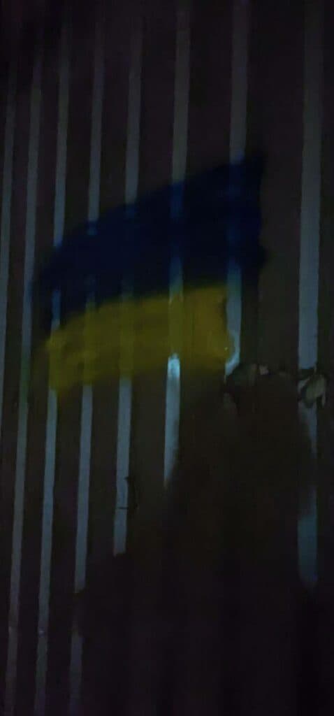 Вночі у Донецьку зʼявились прапори України (фото)
