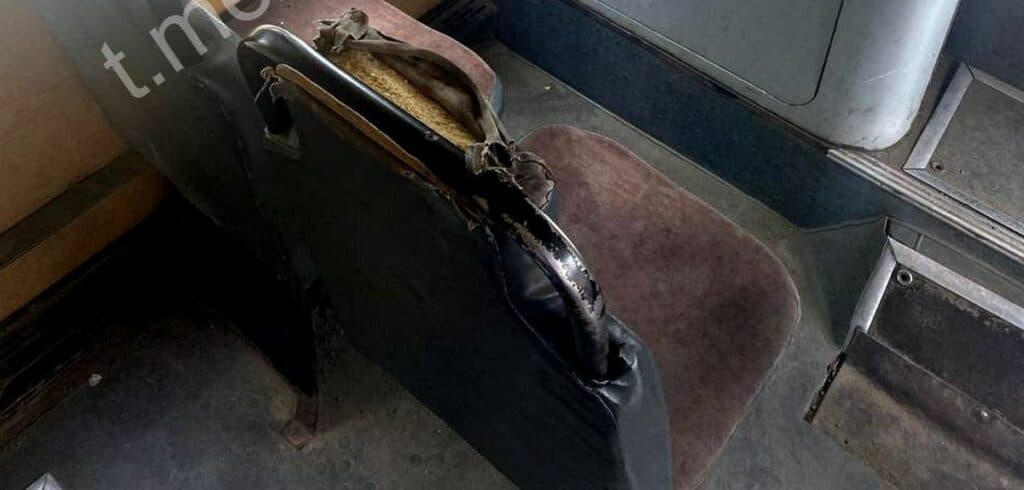 Рвані сидіння і брудна підлога: в окупованому Донецьку невдоволені пасажири поскаржилися на стан автобусів (фото)