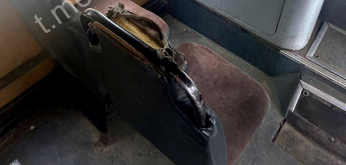 Рвані сидіння і брудна підлога: в окупованому Донецьку невдоволені пасажири поскаржилися на стан автобусів (фото)