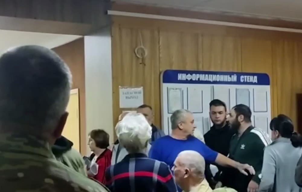 В окупованому Донецьку військові загарбники влаштували бійку та істерику в одній з лікарень (відео)