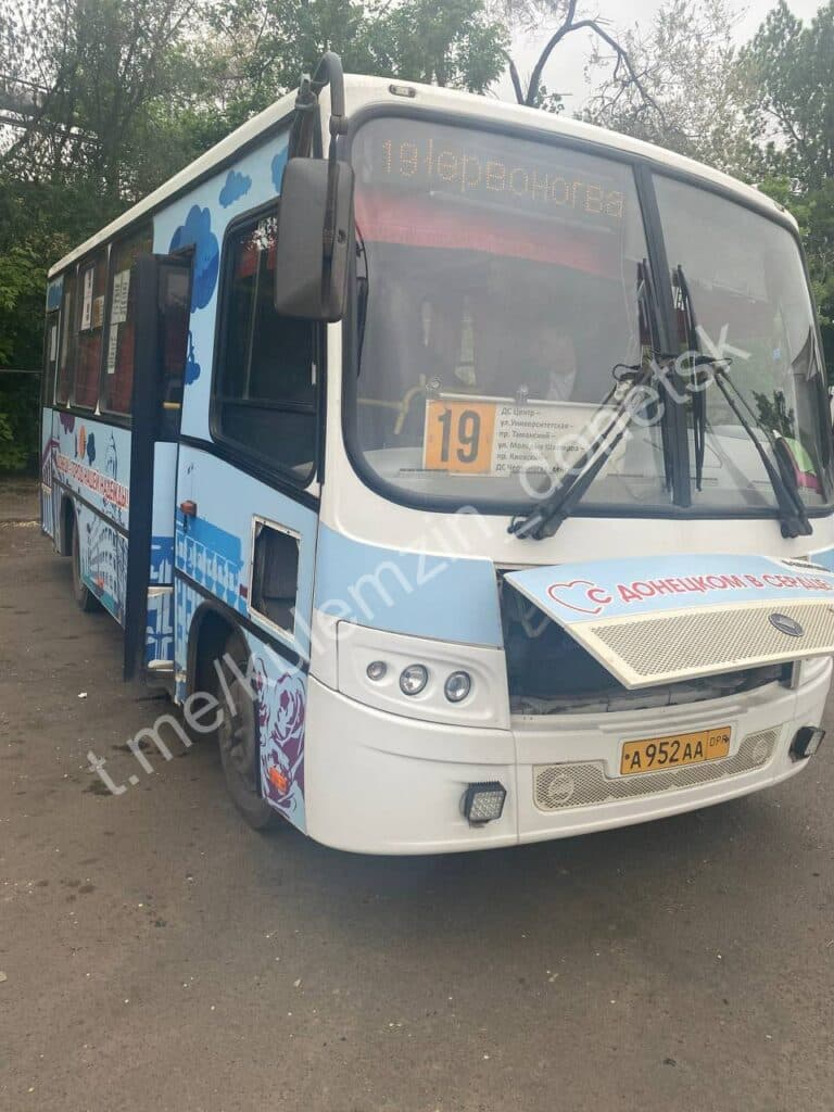 Рвані сидіння і брудна підлога: в окупованому Донецьку невдоволені пасажири поскаржилися на стан автобусів (фото)