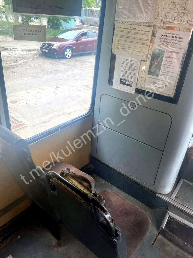 Рвані сидіння і брудна підлога: в окупованому Донецьку невдоволені пасажири поскаржилися на стан автобусів (фото)