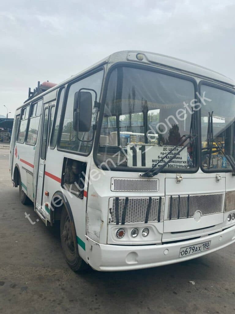 Рвані сидіння і брудна підлога: в окупованому Донецьку невдоволені пасажири поскаржилися на стан автобусів (фото)