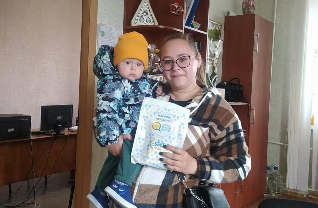 У Краматорську родини з дітьми отримують посадковий матеріал