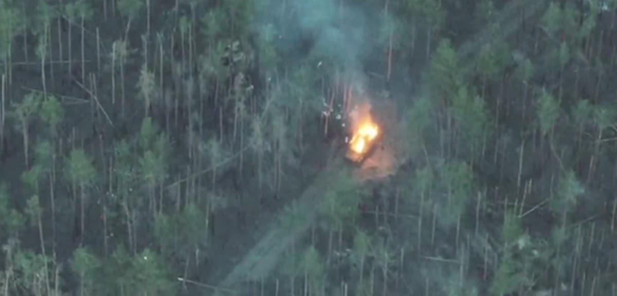 Українські бійці знищили у Серебрянському лісі на Луганщині ворожу машину (відео)