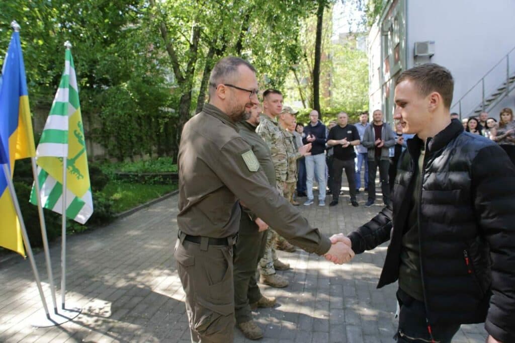 Знаком Пошани "Захиснику Луганщини" відзначили вісьмох військових (фото)