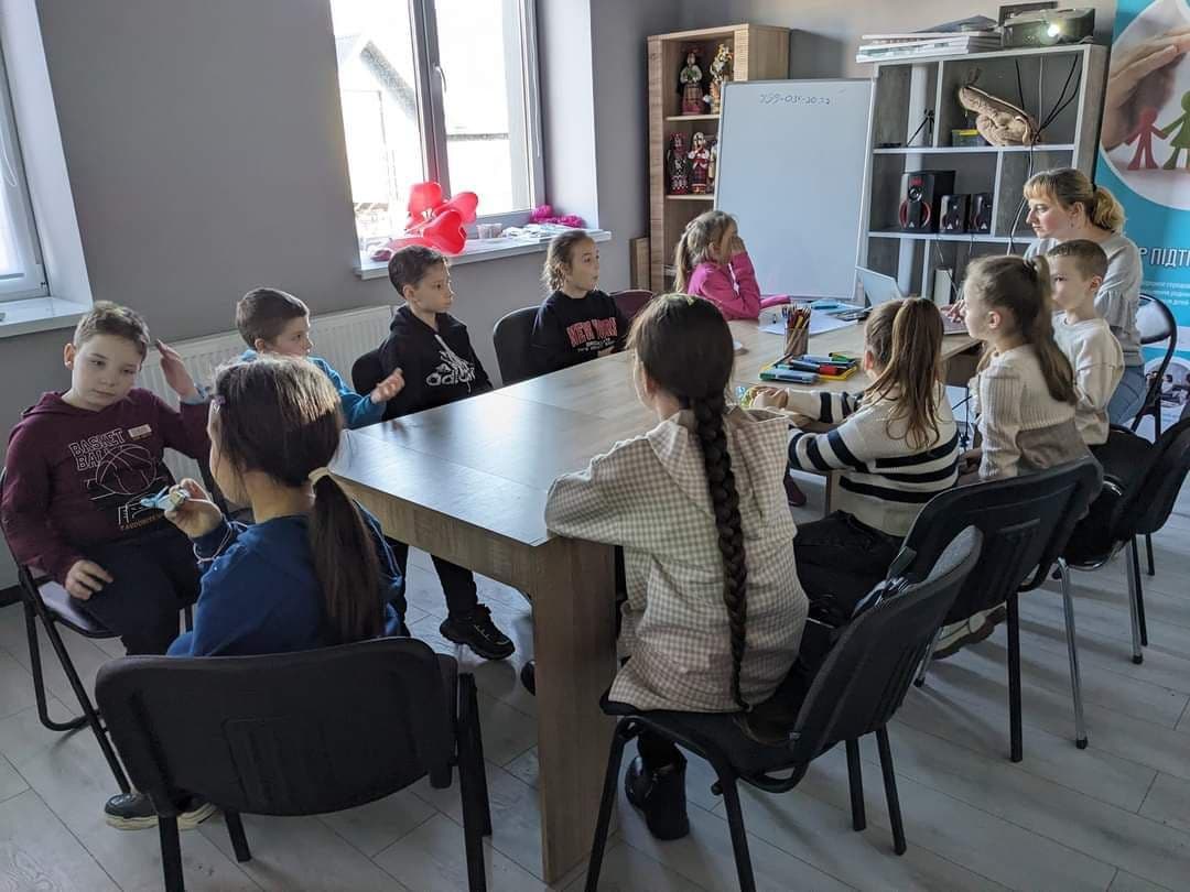 Центри підтримки сім'ї Старобільської РДА запрошують дітей на заняття в освітніх класах у Києві і Сваляві
