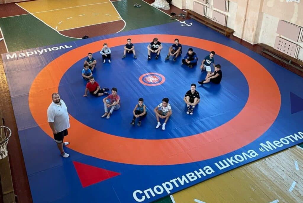 Маріуполець відкрив клуб боротьби в Одеській області