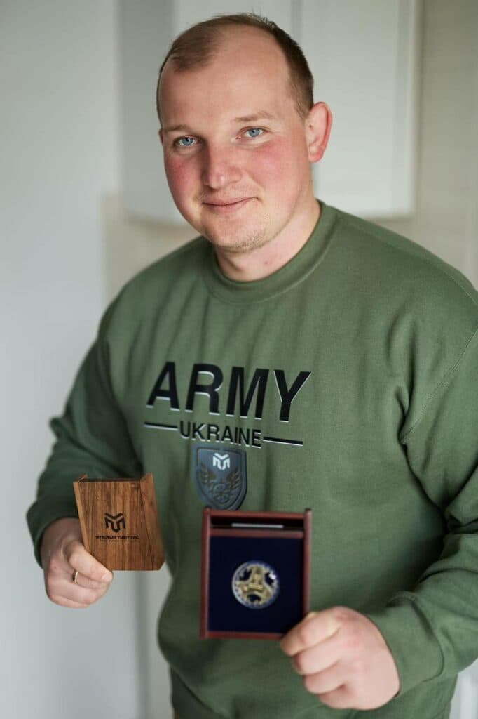 Автор фотокниги Мій Маріуполь та світ довкола створив особистий коїн