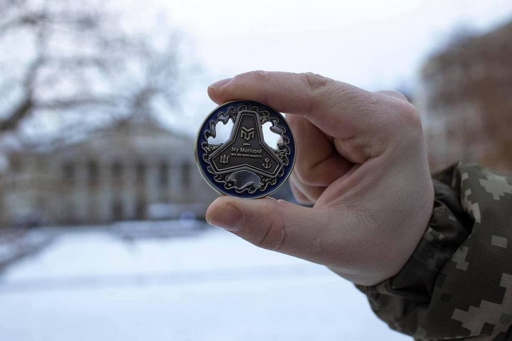 Автор фотокниги Мій Маріуполь та світ довкола створив особистий коїн