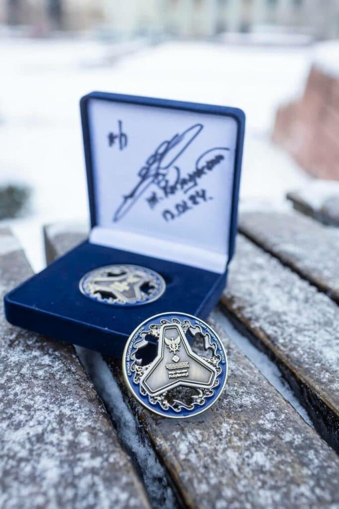 Автор фотокниги Мій Маріуполь та світ довкола створив особистий коїн