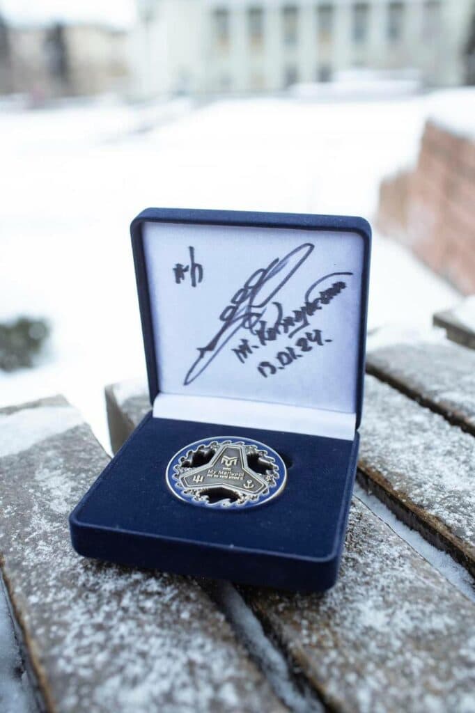 Автор фотокниги Мій Маріуполь та світ довкола створив особистий коїн