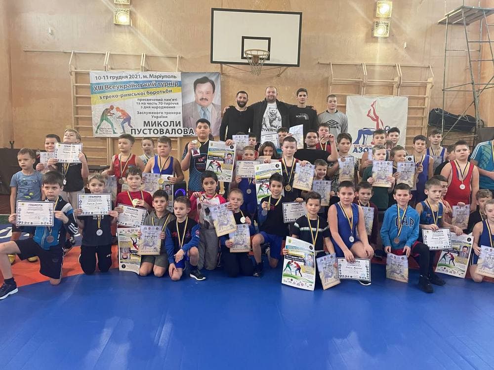 Маріуполець відкрив клуб боротьби в Одеській області