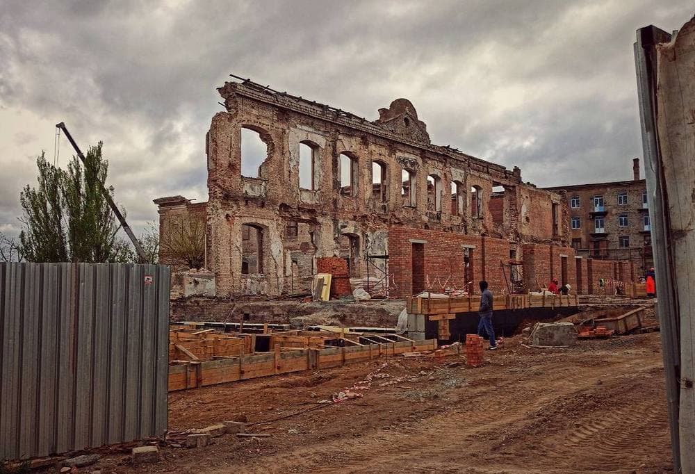 Окупанти розібрали маріупольську колегіум-школу № 1