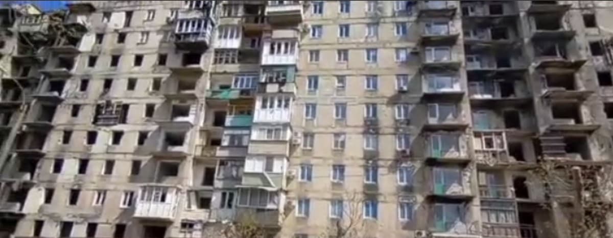 Міськрада показала Центральний район зруйнованого окупантами Маріуполя (відео)
