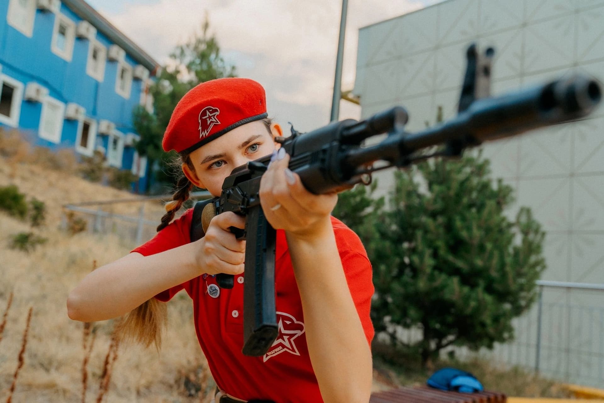 Мілітаризація дітей окупація