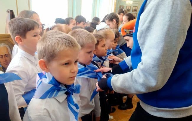 Мілітаризація дітей окупація